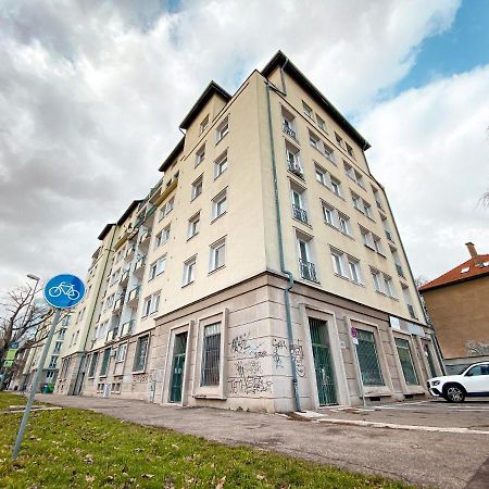 Studio Steps From Nivy & Main Bus Station Μπρατισλάβα Εξωτερικό φωτογραφία
