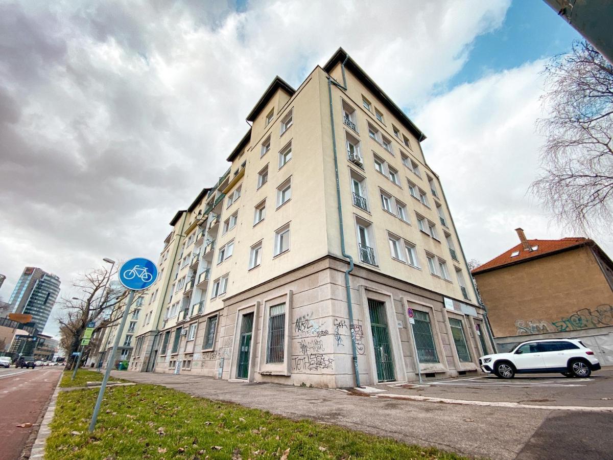 Studio Steps From Nivy & Main Bus Station Μπρατισλάβα Εξωτερικό φωτογραφία